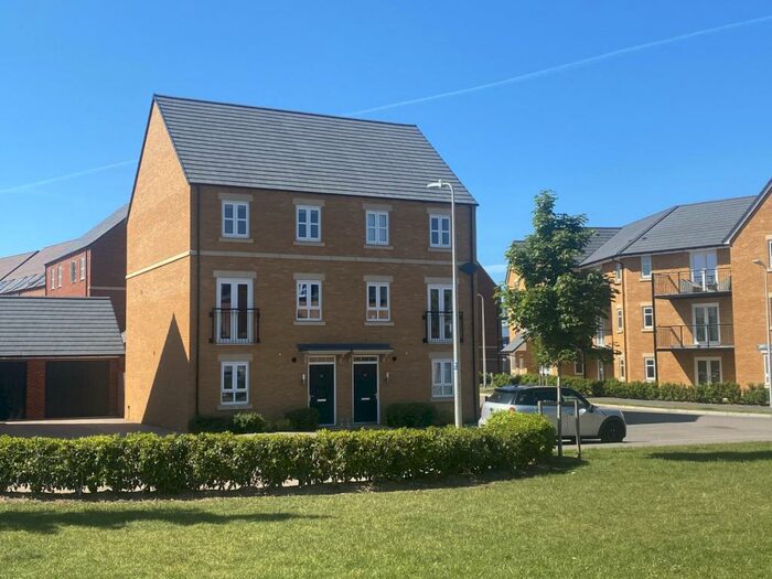 4 Bedroom Semi-Detached House To Rent In Fetlock Drive, Newbury, RG14