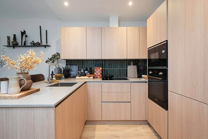 1 Bedroom Flat To Rent In Pearl Yard, Bermondsey, London, SE16