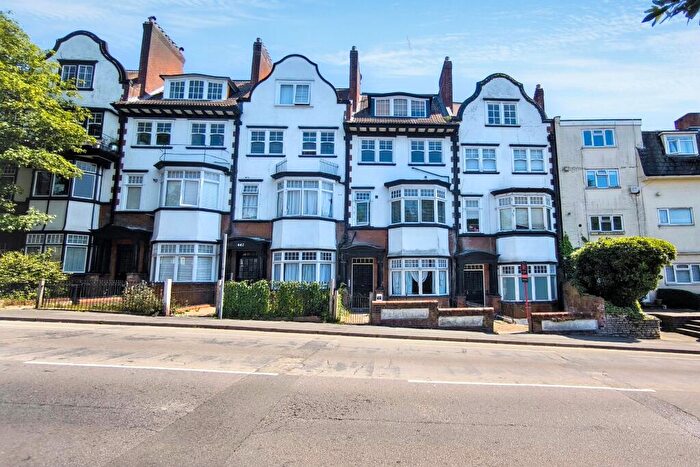 2 Bedroom Flat For Sale In Flat, Christchurch Road, Bournemouth, BH1
