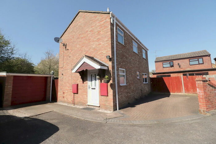 3 Bedroom Detached House To Rent In Castlecraig Court, Sandhurst, GU47