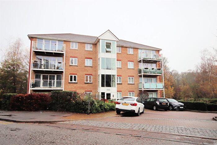 2 Bedroom Flat To Rent In Foxglove Way, Luton, LU3