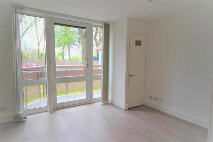 1 Bedroom Flat To Rent In Hillcrest Heights, Hillcrest Road, Ealing, London, W5