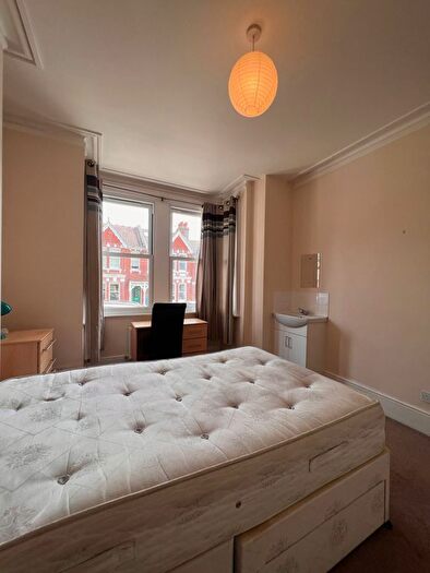 6 Bedroom Semi-Detached House To Rent In Hollingbury Park Avenue, Brighton, BN1