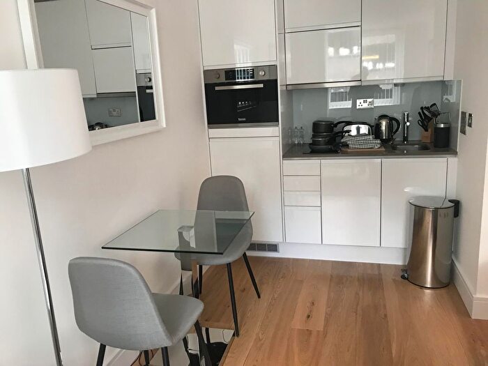 Studio To Rent In High Street, Slough, SL1