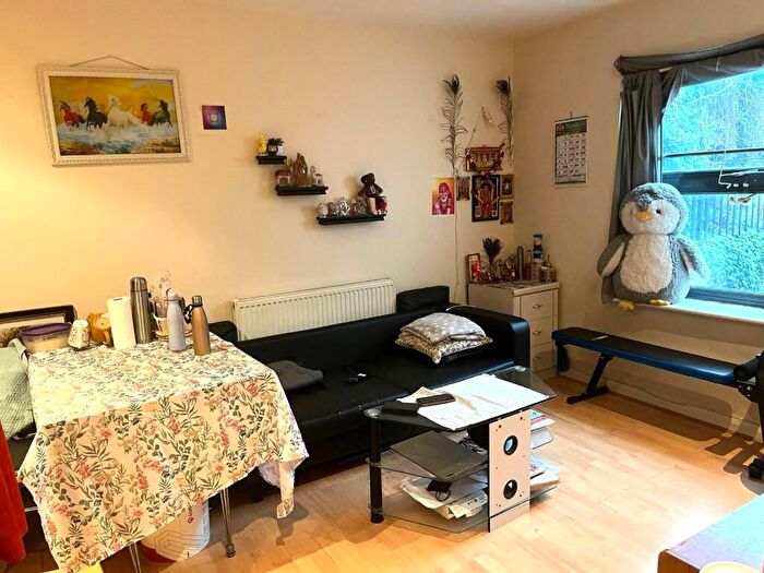 1 Bedroom Flat To Rent In Hatfield Road, London, E15