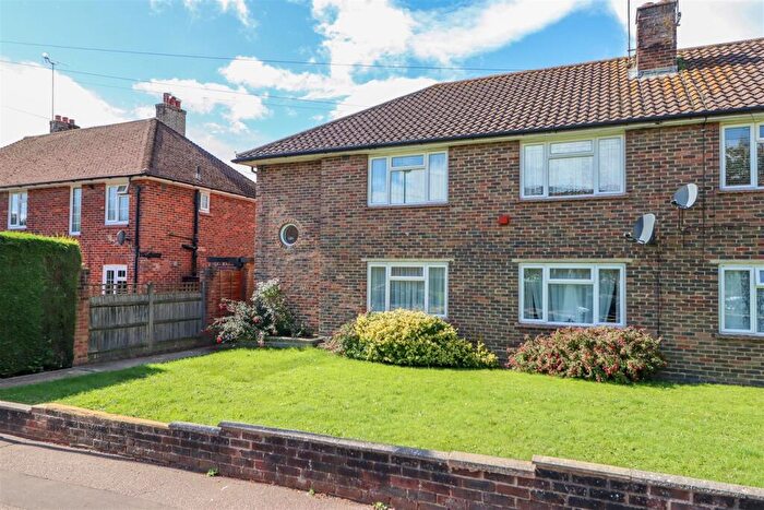 2 Bedroom Flat For Sale In Orchard Road, Horsham, RH13