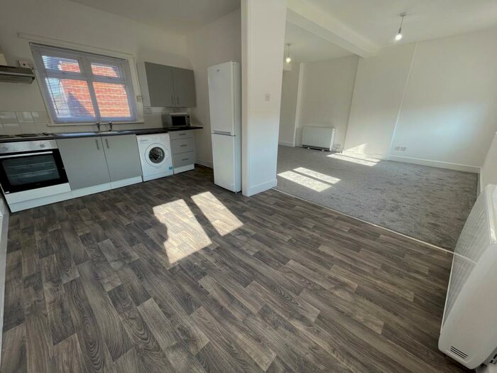 3 Bedroom Flat To Rent In Wimborne Road, Bournemouth, BH9