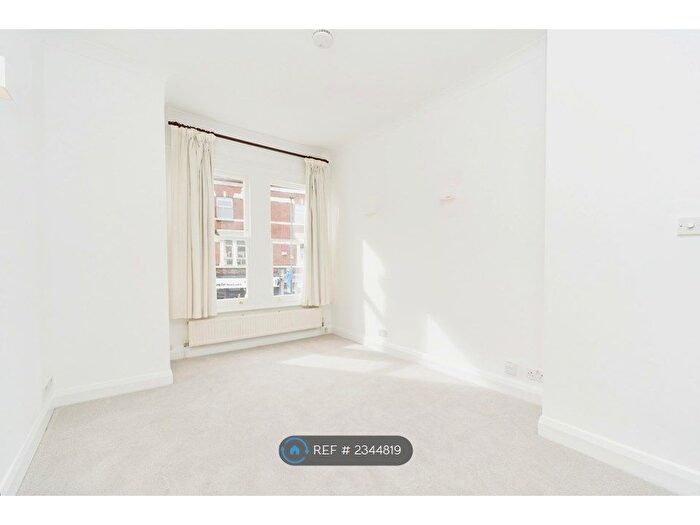 3 Bedroom Flat To Rent In Putney Bridge Road, London, SW15