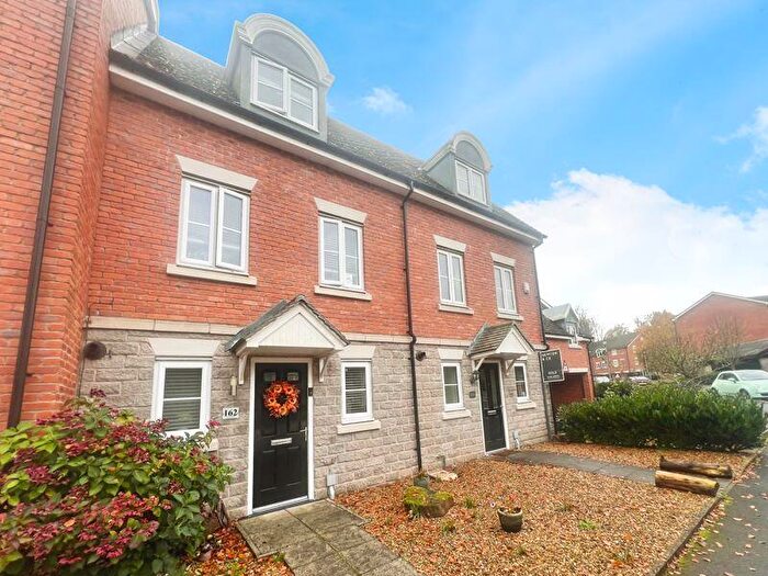 3 Bedroom Town House For Sale In Temple Road, Bolton, BL1