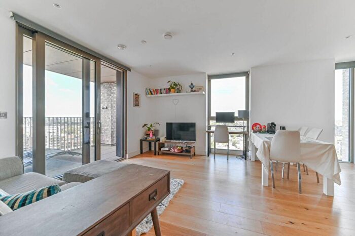 2 Bedroom Flat To Rent In Caithness Walk, Central Croydon, Croydon, CR0