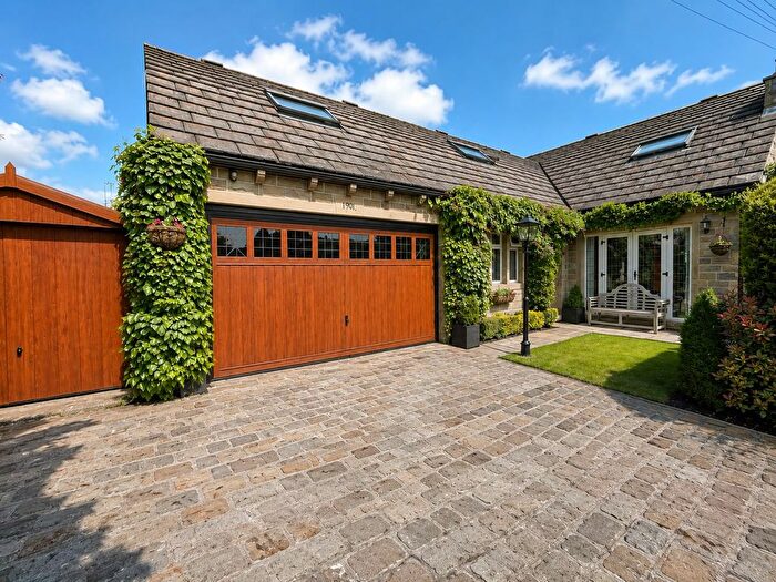 4 Bedroom Detached House For Sale In Brook Lane, Clayton, Bradford, BD14
