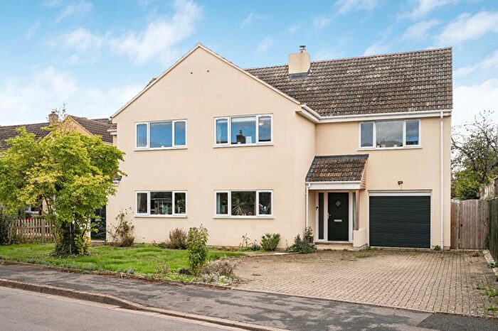 6 Bedroom Detached House For Sale In Kingsmead, Lechlade, Gloucestershire, GL7