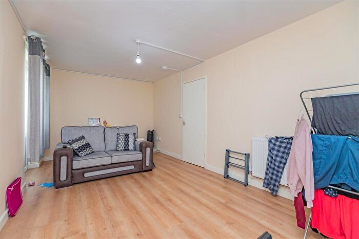 2 Bedroom House To Rent In Bullace Croft, Birmingham, West Midlands, B15