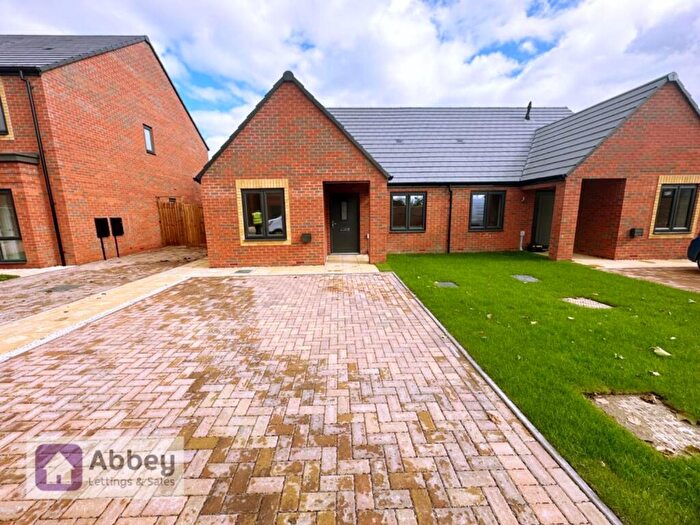 2 Bedroom Semi-Detached Bungalow To Rent In Paragon Road, Leicester, LE4