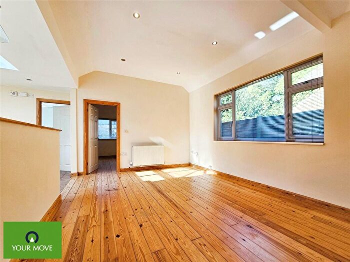 2 Bedroom Bungalow For Sale In Crescent Road, Ramsgate, Kent, CT11