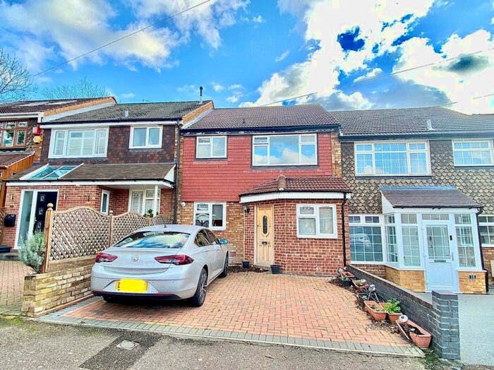 3 Bedroom House To Rent In Stevens Way, Chigwell, IG7