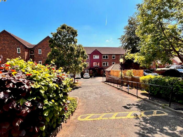 1 Bedroom Retirement Property For Sale In Midland Drive, Sutton Coldfield, B72