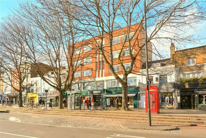 3 Bedroom Flat To Rent In Devon House, - Upper Street, N1