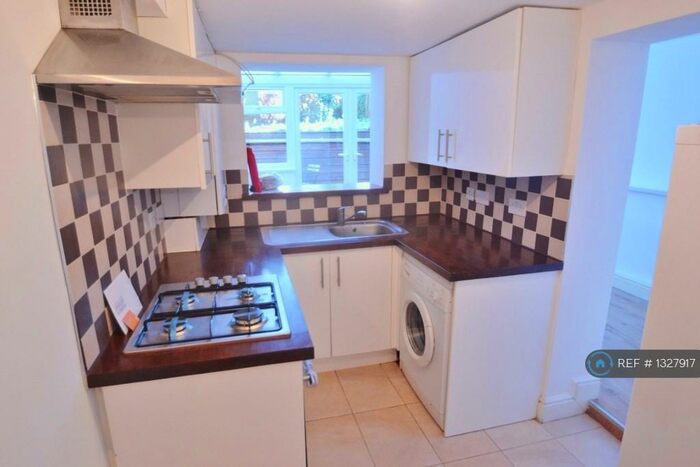 2 Bedroom Flat To Rent In London, London, SE15
