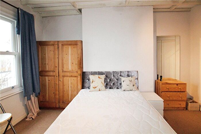 1 Bedroom Flat To Rent In St. John's Hill, London, SW11