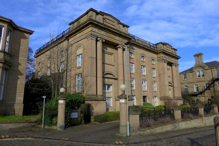 2 Bedroom Flat To Rent In Highfield Court, Highfields Road, Huddersfield, HD1