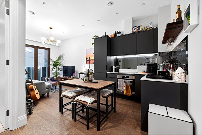 1 Bedroom Flat To Rent In Selsdon Way, London, E14