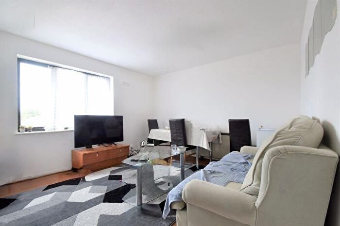 2 Bedroom Flat For Sale In Waldeck Road, LU3