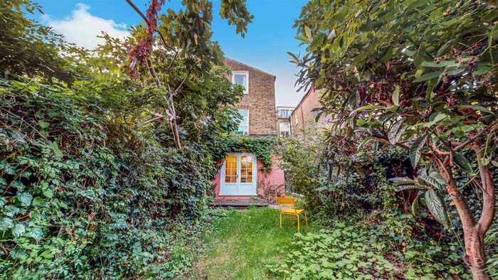 2 Bedroom Flat To Rent In Wrentham Avenue, Queens Park, London, NW10