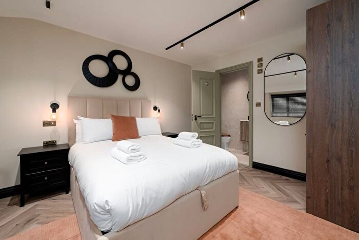 1 Bedroom Flat To Rent In Chalton Street, London Hy, Uk, London, NW1