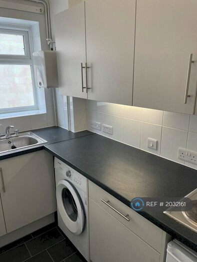 Studio To Rent In Lawn Rd, Southampton, SO17