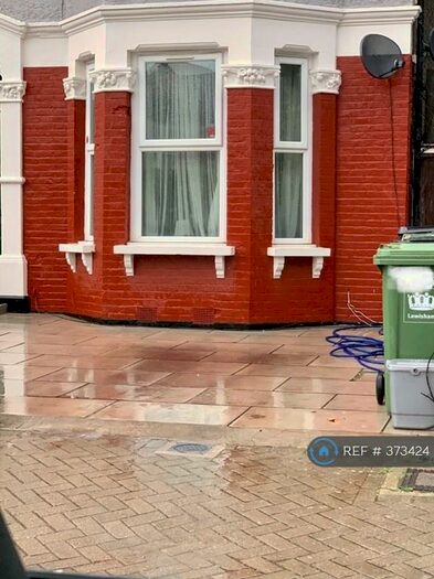 3 Bedroom Flat To Rent In Culverley Road, London, SE6