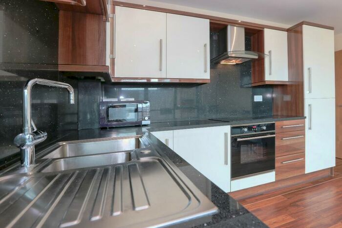 3 Bedroom Apartment To Rent In Apt Devonshire Point, S1