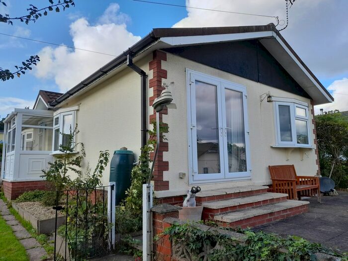 2 Bedroom Park Home For Sale In Doddington Heights Park, Hopton Wafers, DY14