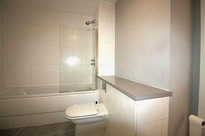 2 Bedroom Apartment To Rent In Spacious Top Floor Apartment With Stunning Views And Allocated Parking, S3