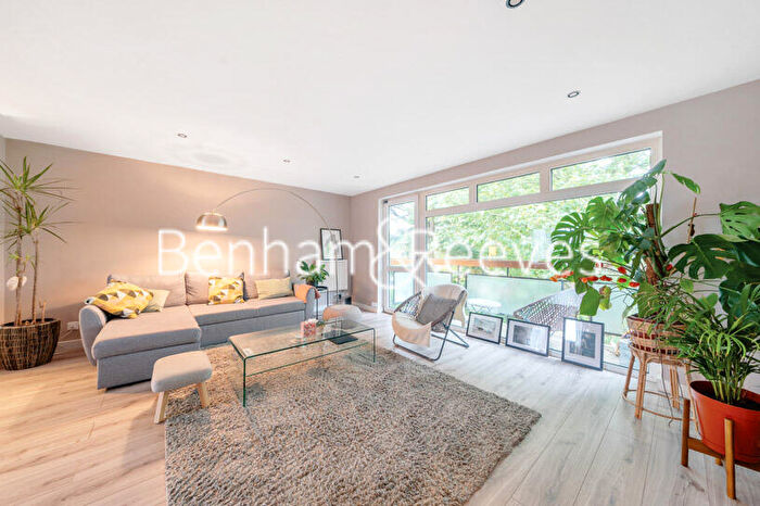 1 Bedroom Apartment To Rent In Fitzroy Court, Shepherds Hill, N6