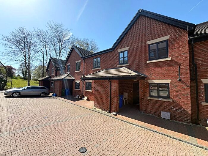 3 Bedroom Terraced House To Rent In Crescent Drive, GU12