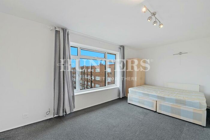 3 Bedroom Flat To Rent In Upper Clapton Road, London, E5