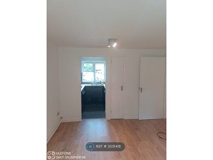 1 Bedroom Flat To Rent In Lincoln Close, Welwyn Garden City, AL7