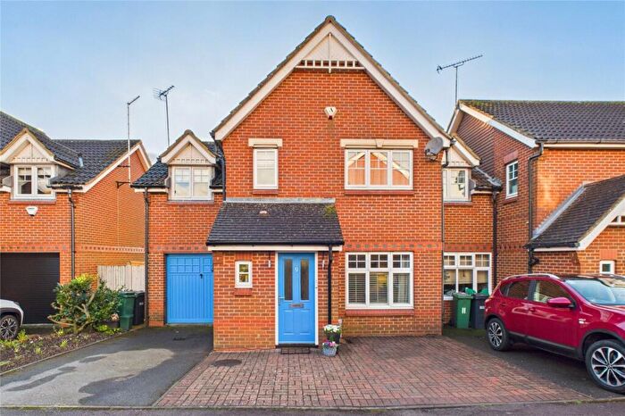 3 Bedroom End Of Terrace House For Sale In Norman Close, Epsom, Surrey, KT18
