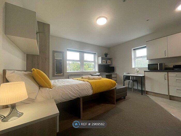 Studio To Rent In Beaumont Street, Moldgreen, Huddersfield, HD5