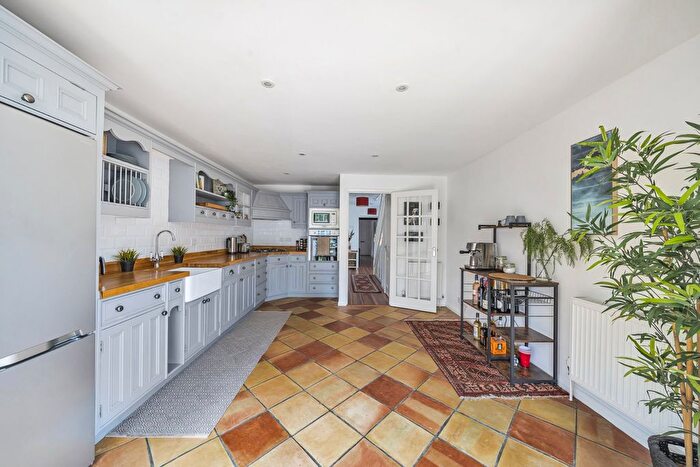 3 Bedroom End Of Terrace House For Sale In Ottershaw, Surrey, KT16