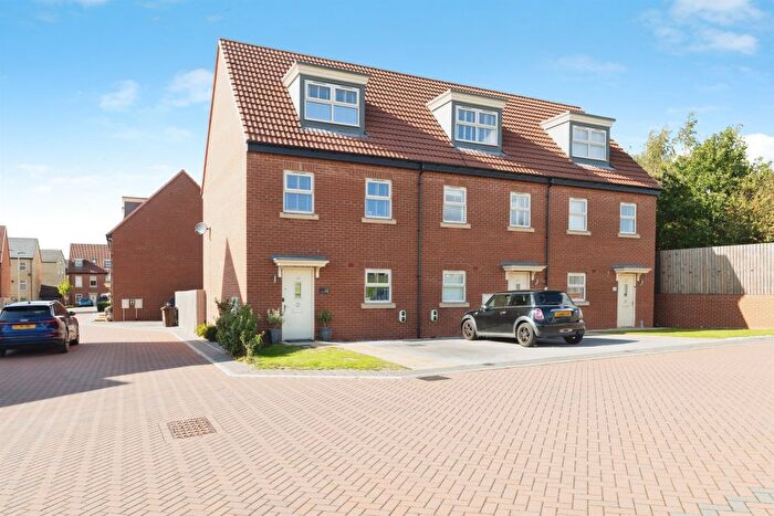 3 Bedroom End Terrace House For Sale In Camplin Close, Ackworth, Pontefract, WF7