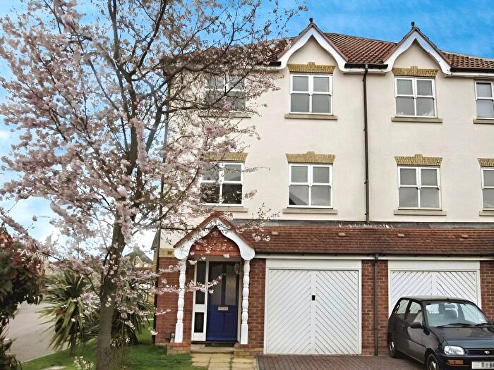 1 Bedroom Semi-Detached House To Rent In Nightingale Shott, Egham, Surrey, TW20