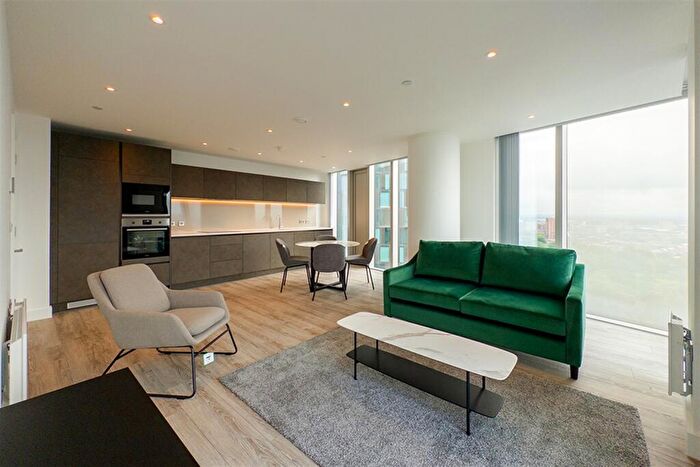 2 Bedroom Apartment To Rent In The Blade, M15