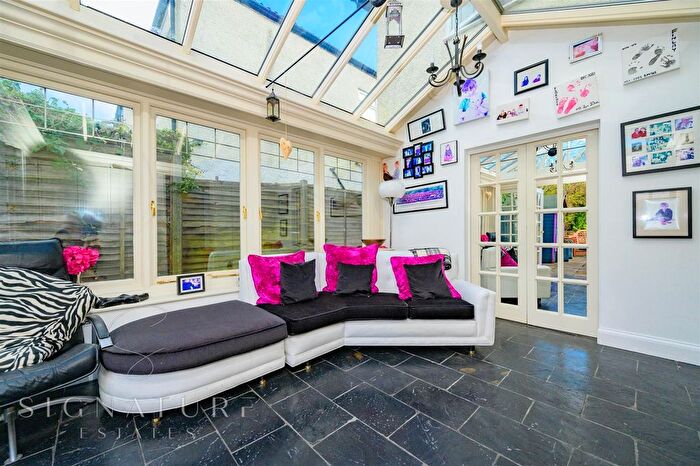 4 Bedroom Detached House For Sale In Toms Lane, Kings Langley, WD4