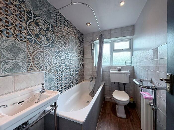 1 Bedroom Flat To Rent In Waldegrave Road, Ealing, W5