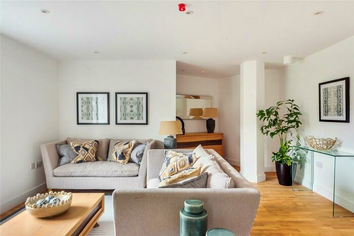 2 Bedroom Flat For Sale In Cross & Pillory House, Cross & Pillory Lane, Alton, Hampshire, GU34