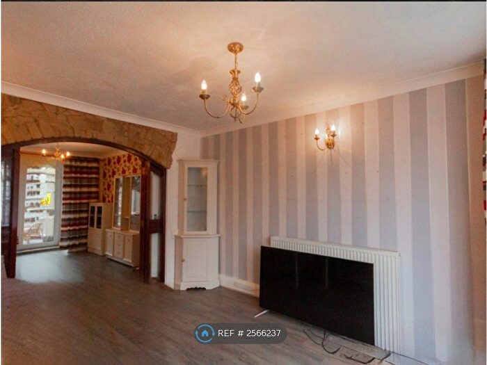 3 Bedroom Semi-Detached House To Rent In Uplands Road, Willenhall, WV13