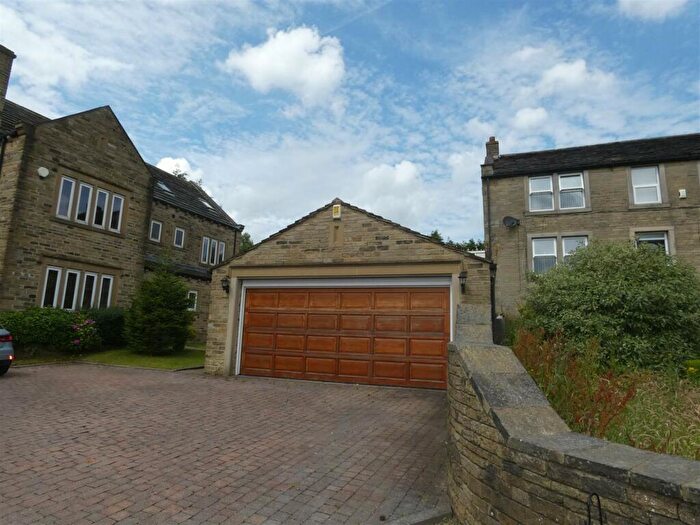 Detached House To Rent In Halifax Road, Halifax, HX3