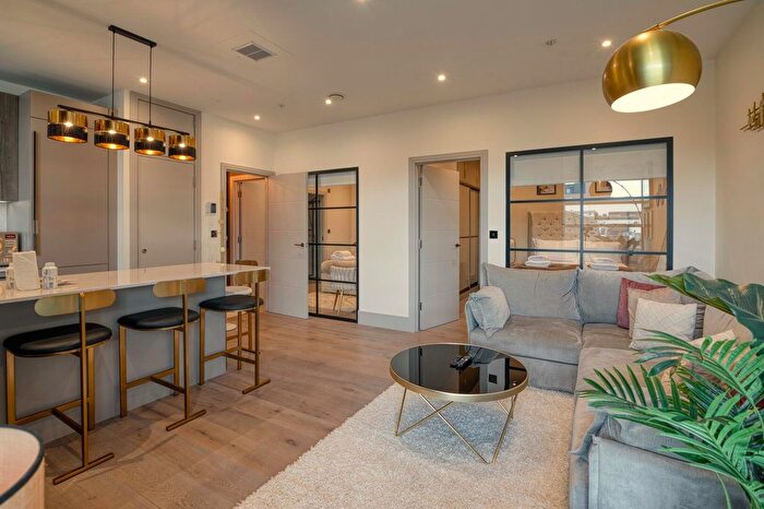 2 Bedroom Flat To Rent In Clapham Road, London, SW9